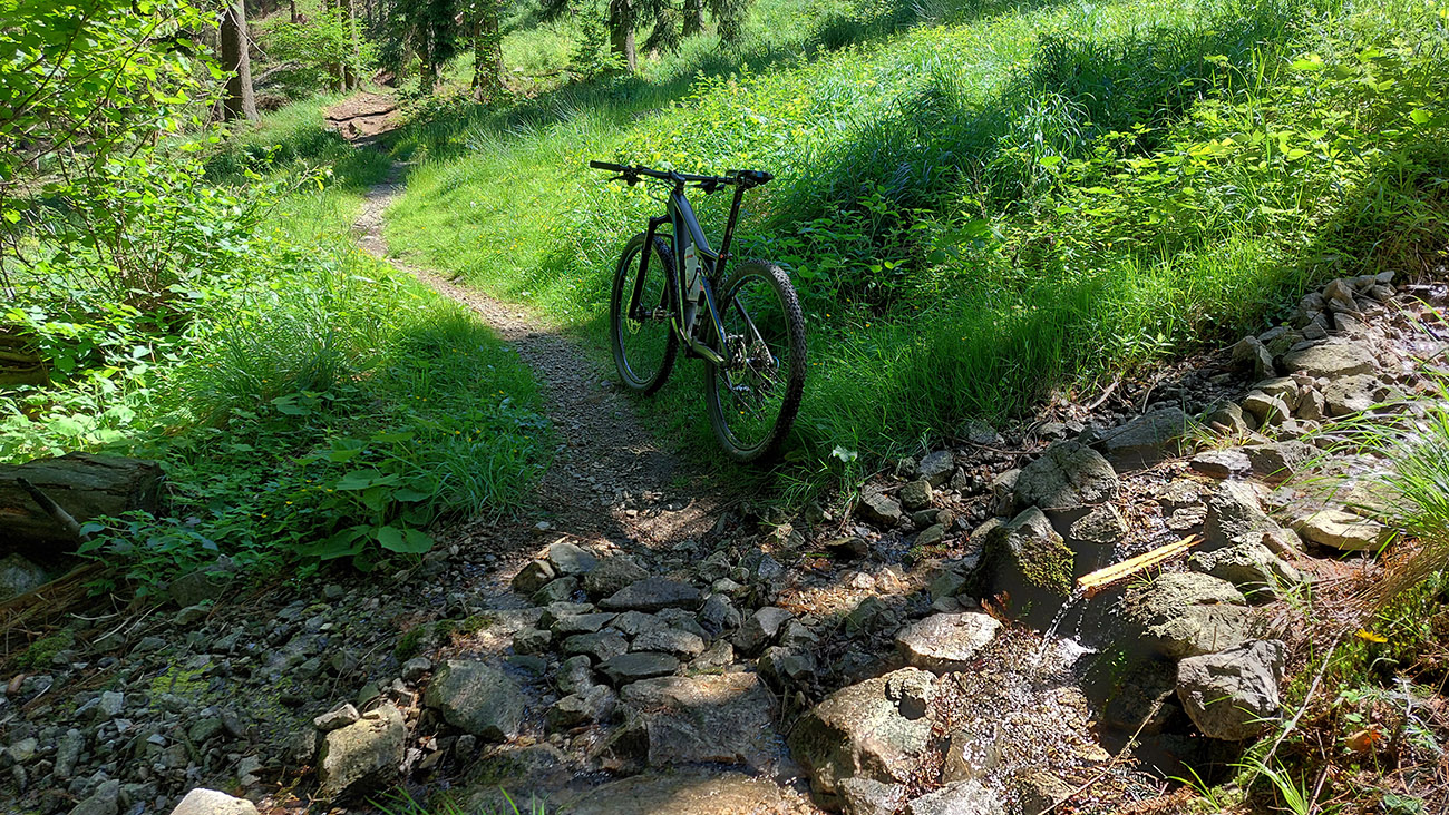 Jedno_z_dvoch_upravených_napájadielok.
